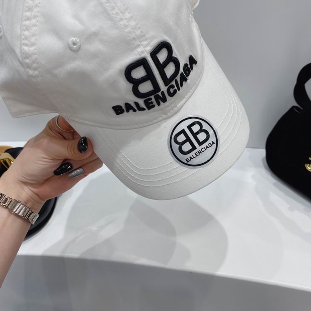 Ba*len*cia*ga hat